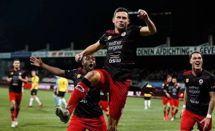 在现代足球 在现代足球